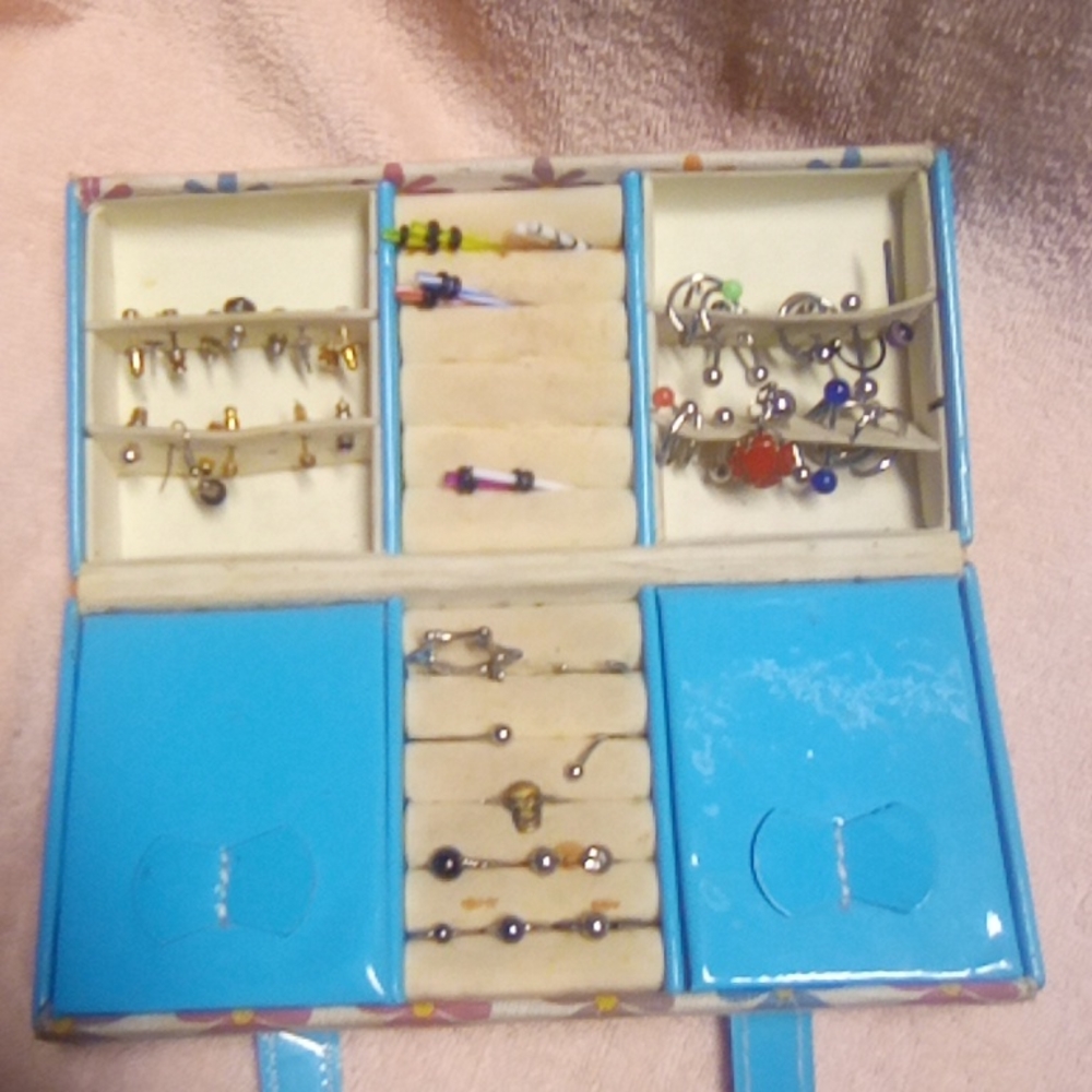 Body piercings and single earrings